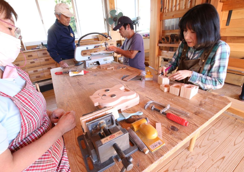 工房で制作する様子